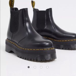 [BRAND NEW] Dr. Martens 2976 Flatform Chelsea Boot